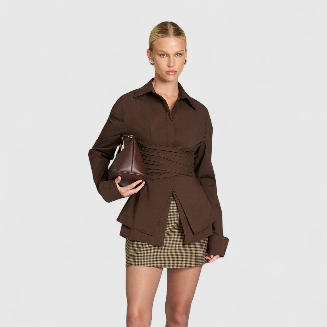 Theofánia - Csipkés blúz V-nyakú kivágással, elegáns kényelem és időtlen stílus