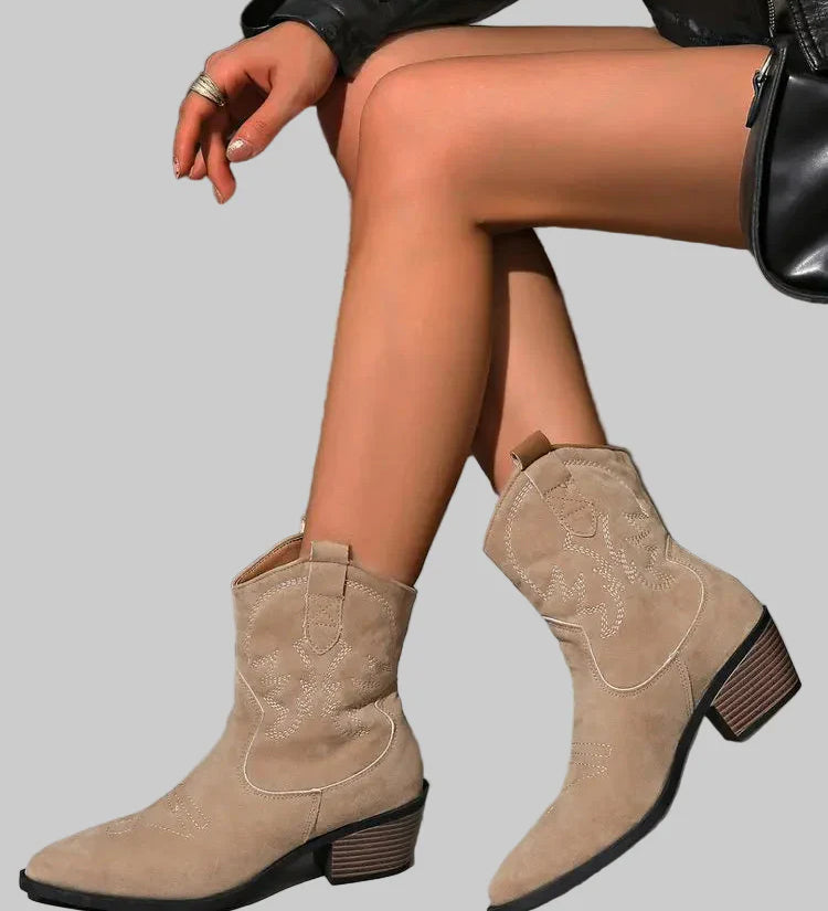 Stílusos hímzett nyugati csizmák