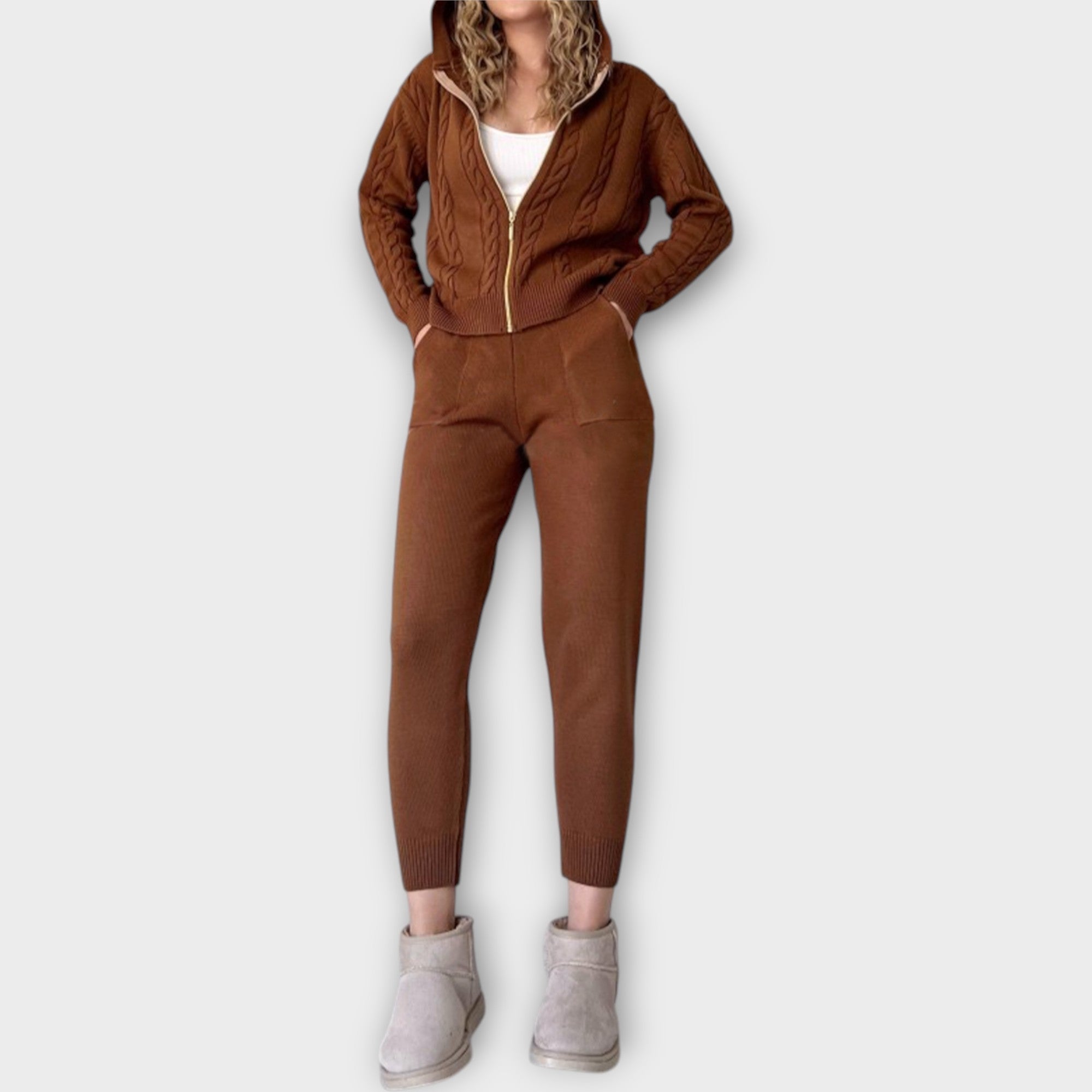 Kötött Szett Kapucnival és Kardigánnal